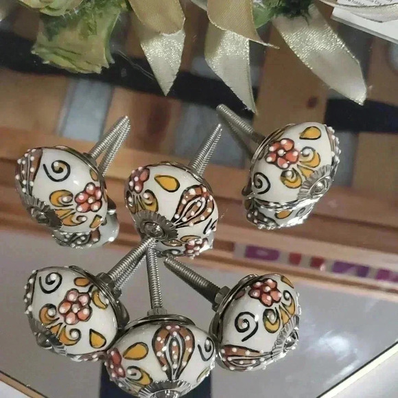 COPY - P10 Ceramic knobs - p1 yellow flower - Picture 6 of 6